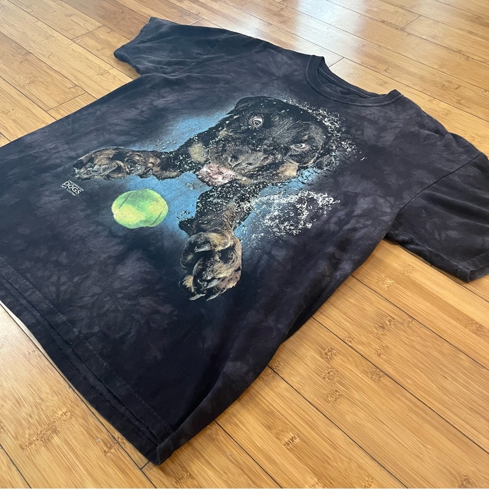 The Mountain Underwater Dogs Dynamic Splash Seth Casteel Graphic 100% Cotton Tee - Picture 2 of 6